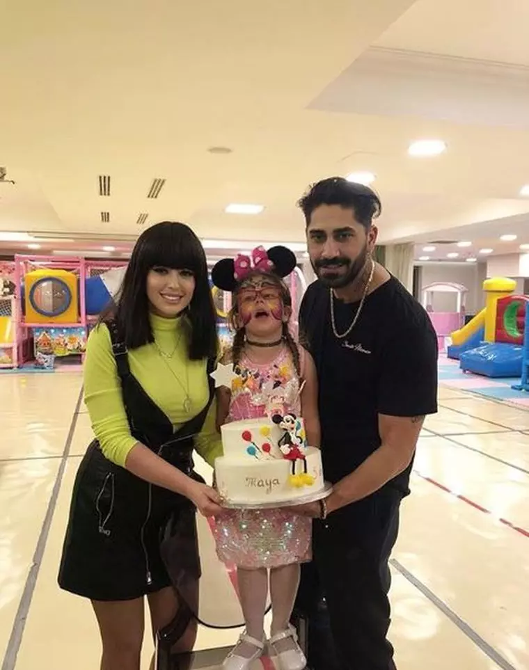 Misha, Connect-R și Maya