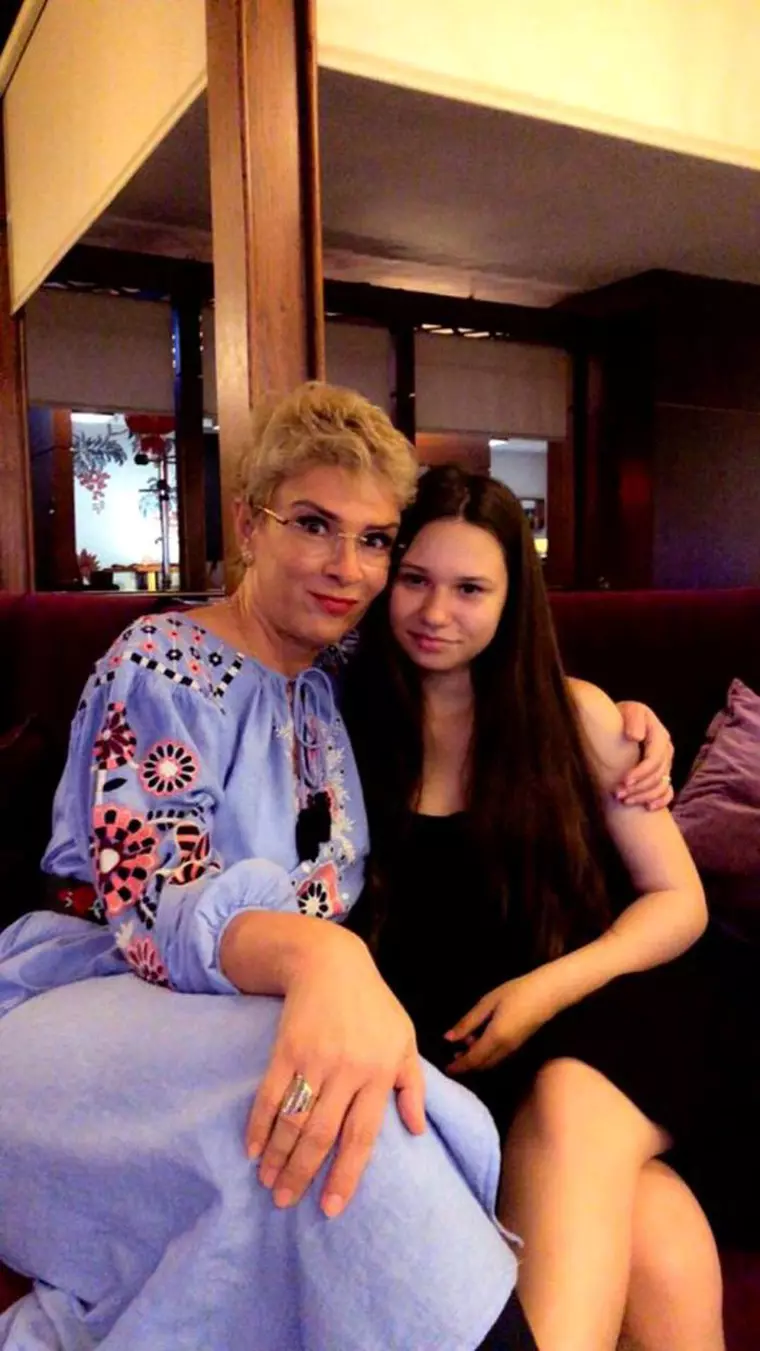 Teo și fiica sa, Maya