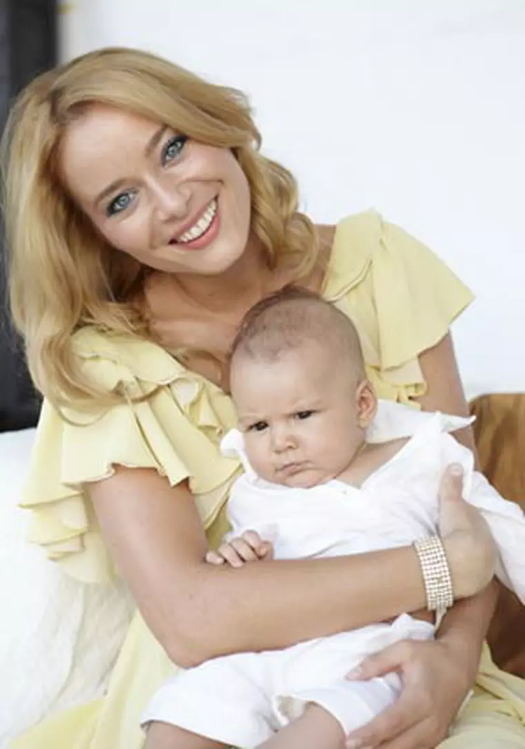 Laura Cosoi, Albert