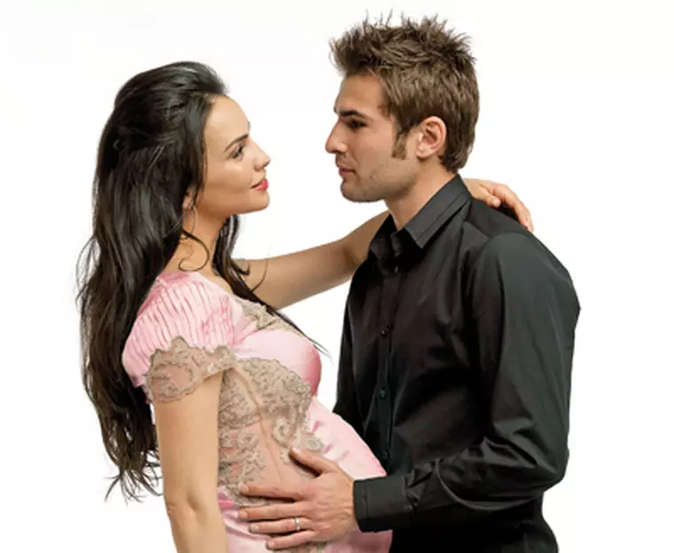 Consuelo, Adrian Mutu