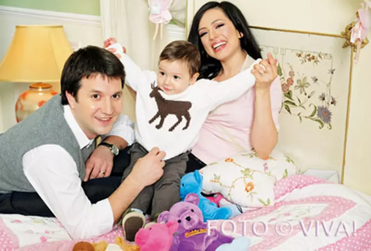 Andi Moisescu, David, Olivia Steer