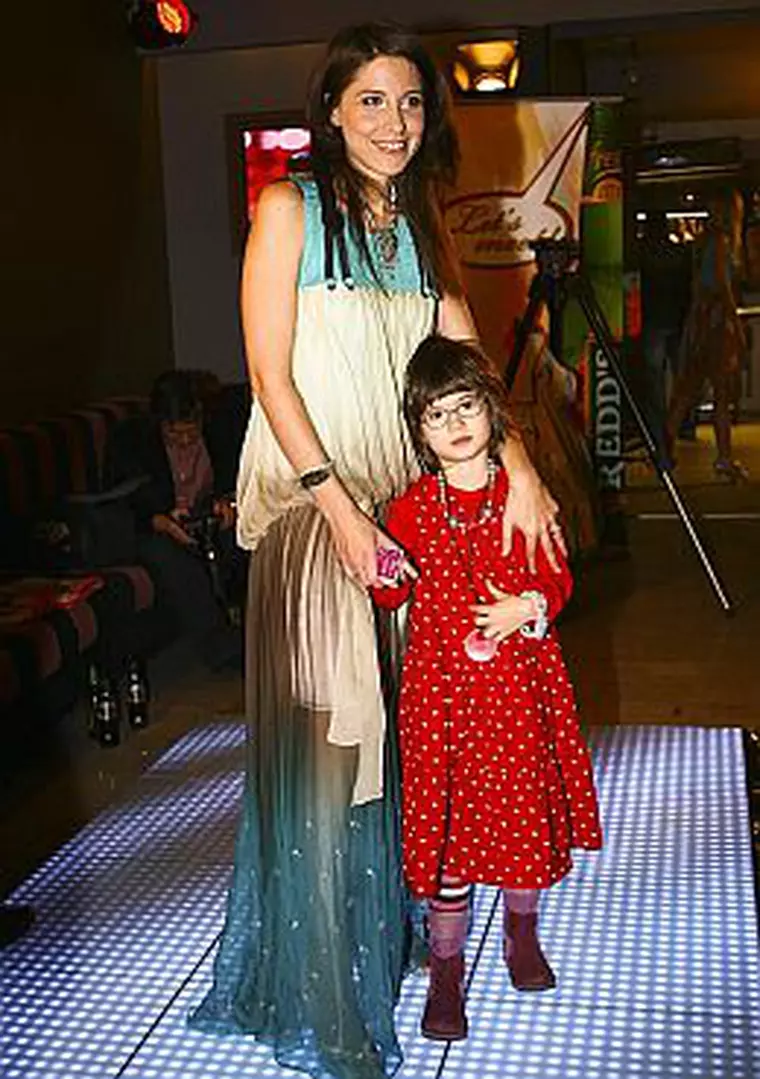Elena Perseil, Iona