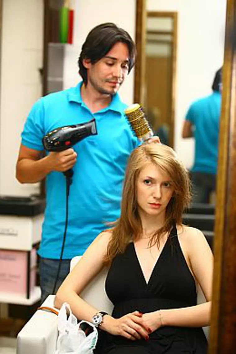 Adela Popescu