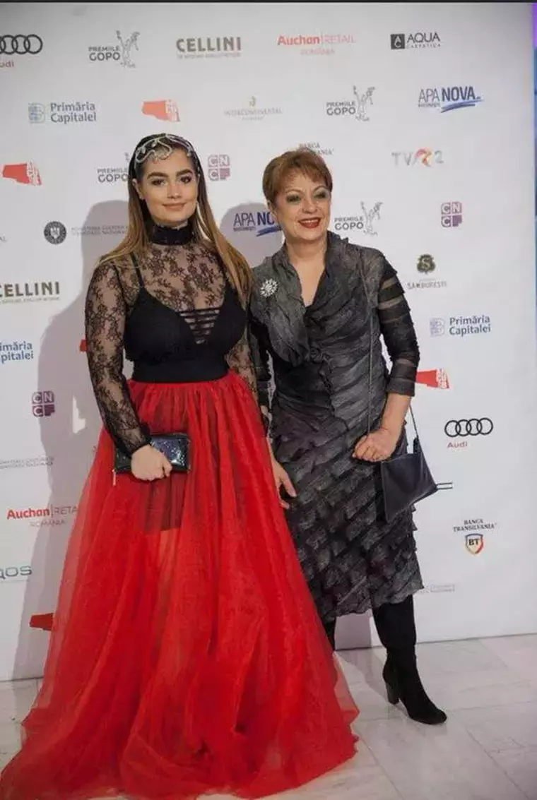 Cine-este-Adriana-Trandafir-4