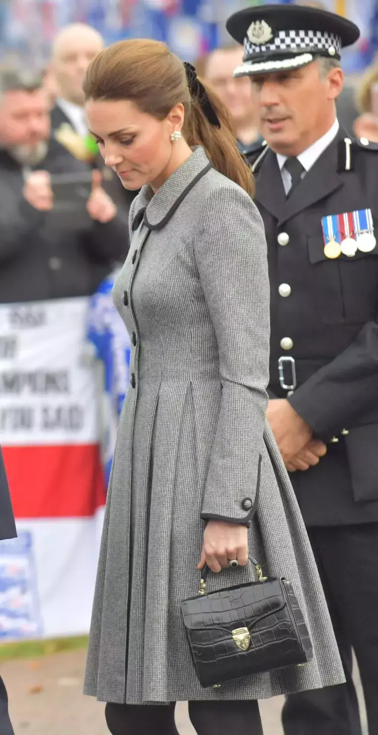 De-e-nu-poarta-Kate-Middleton-portocaliu-4