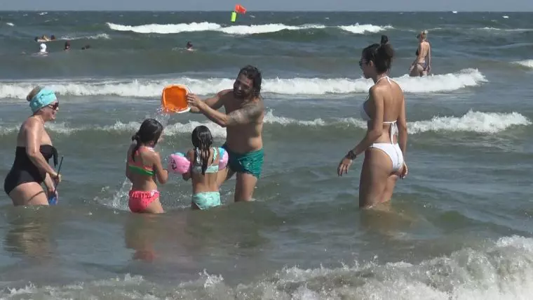 Raluca-Pascu-în-costum-de-baie-2