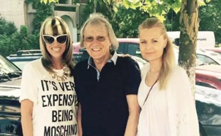 Mihai Constantinescu, alături de Mihaela, fosta soție și Simona, actuala soție
