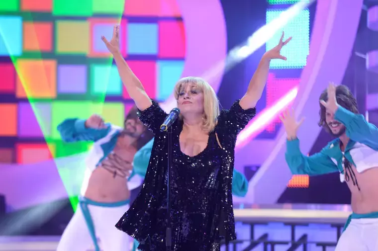 Cine-este-Adriana-Trandafir-13