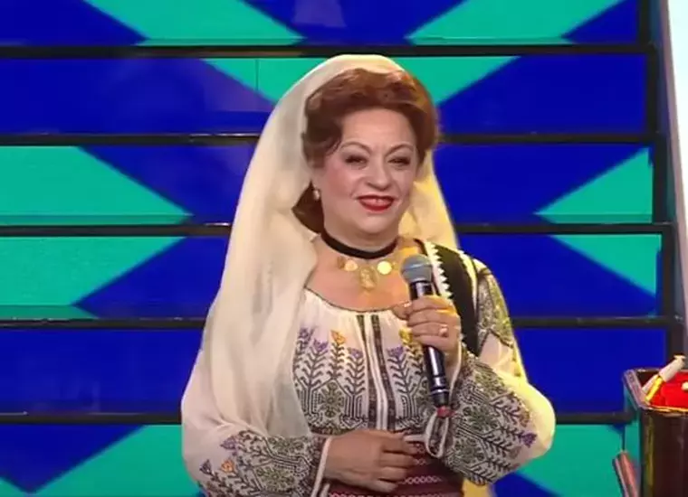 Cine-este-Adriana-Trandafir-14