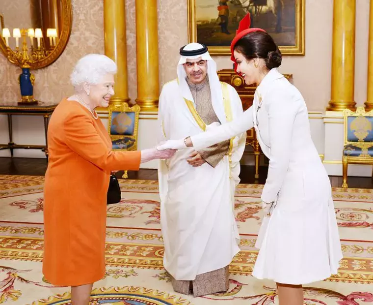 De-e-nu-poarta-Kate-Middleton-portocaliu-