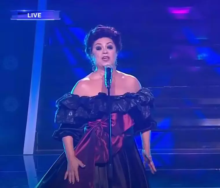 Cine-este-Adriana-Trandafir-16