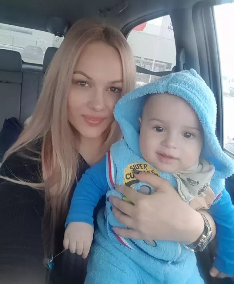 Dana-Hauer-si-fiul-sau