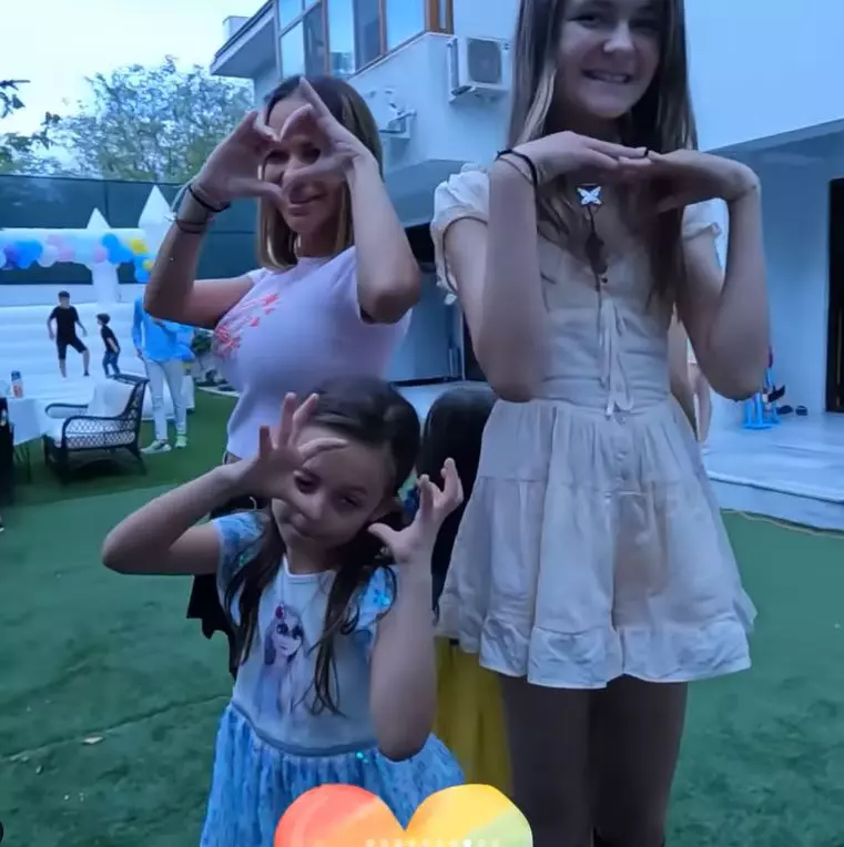 ella 7 ani