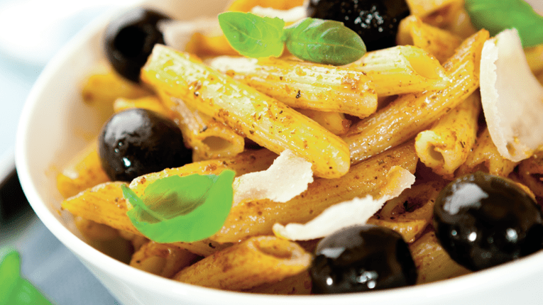 Paste cu sos si masline