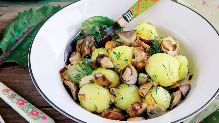 Cartofi noi cu ciuperci