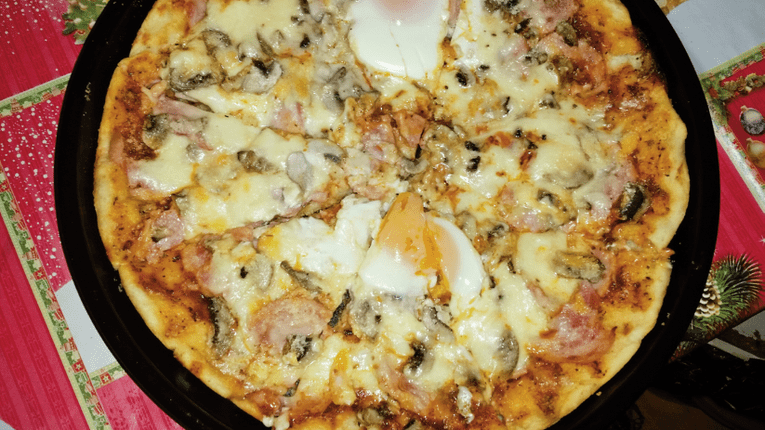 Pizza cu oua
