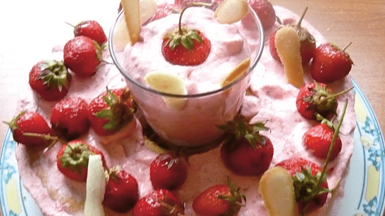 Tort cu spuma de capsuni