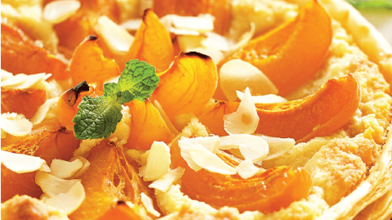 Tarta cu caise si migdale