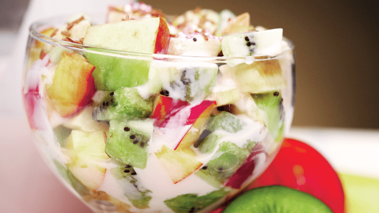 Salata de fructe cu iaurt