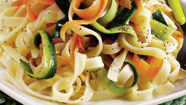 Taietei de legume cu paste