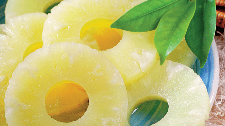 Cum sa cureti ananasul in 3 pasi