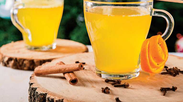 Vin fiert cu portocala a la Laura Cosoi