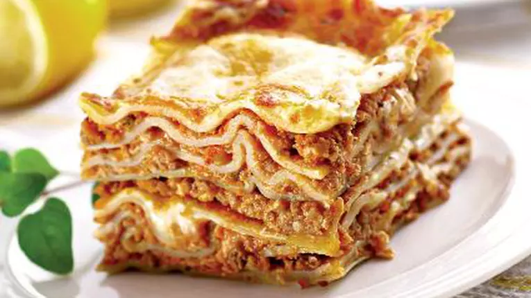 Lasagna cu sos de roşii