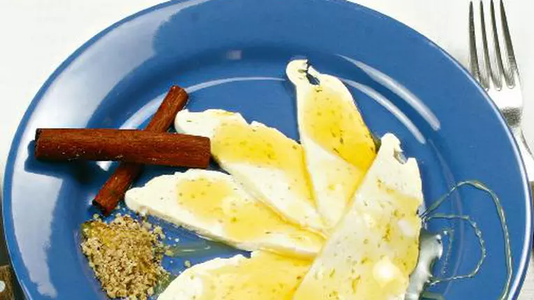 Caș proaspăt cu miere