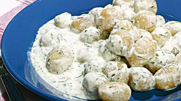 Cartofi noi cu smântână