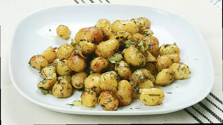 Cartofi noi la ceaun