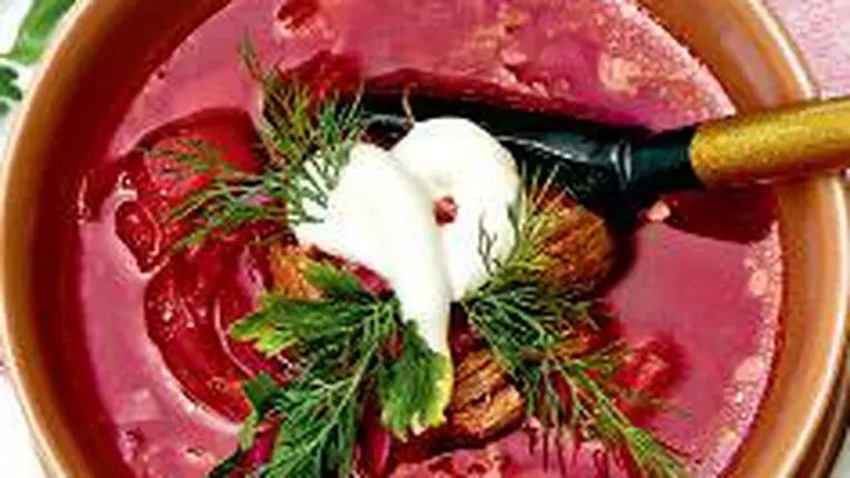 Ciorbă de lobodă roşie