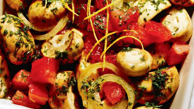 Ciuperci cu legume trase la tigaie