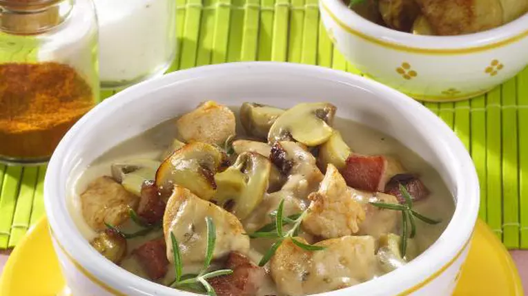 Mâncare cu ciuperci şi rozmarin