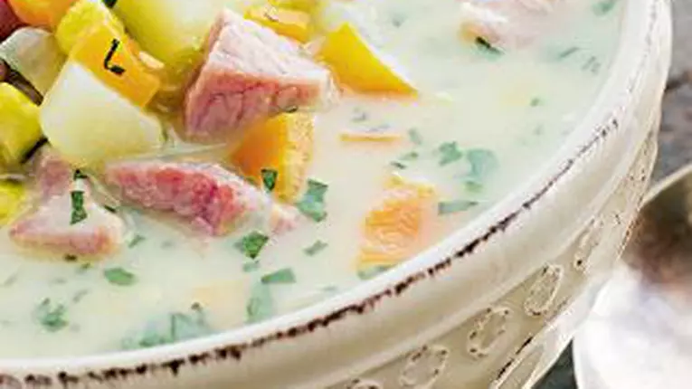 Mâncare de legume cu sos alb