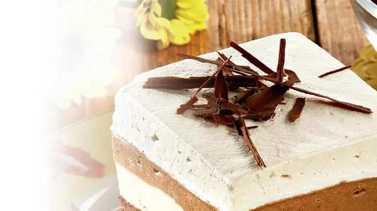 Mousse de ciocolată şi piersici