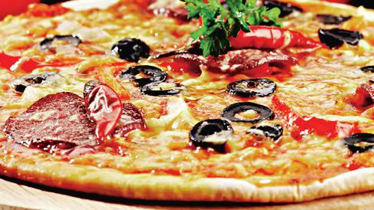 Pizza cu blat crocant