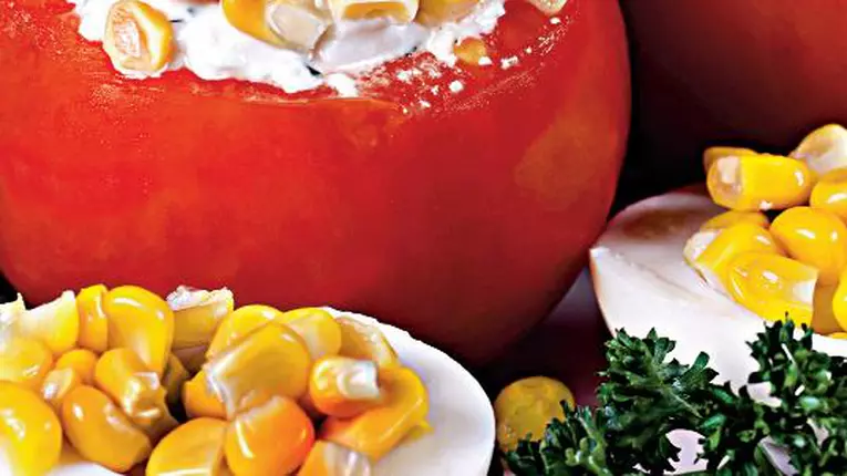 Roşii umplute cu porumb