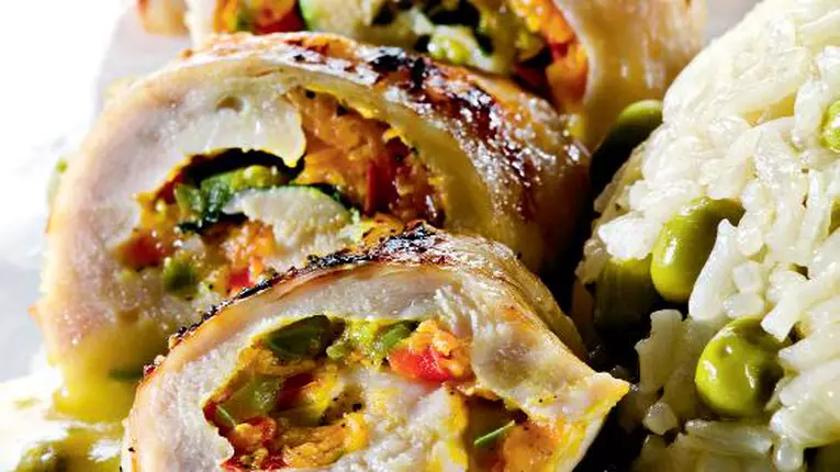 Ruladă de pui cu sos de mazăre