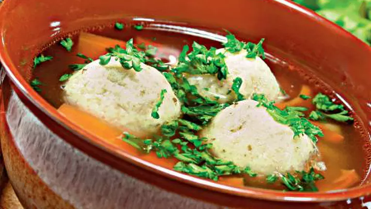 Supă de pui cu găluşte