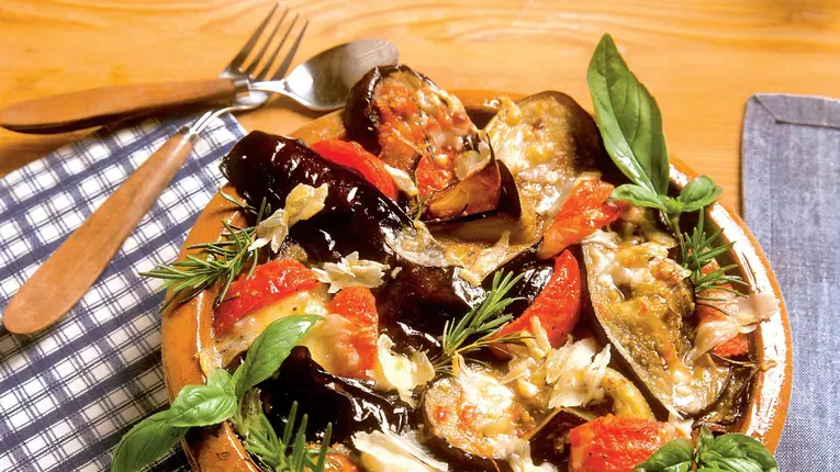 Vinete la cuptor cu sos tomat şi mozzarela