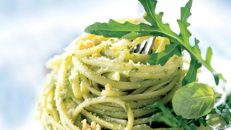 Linguini cu sos pesto