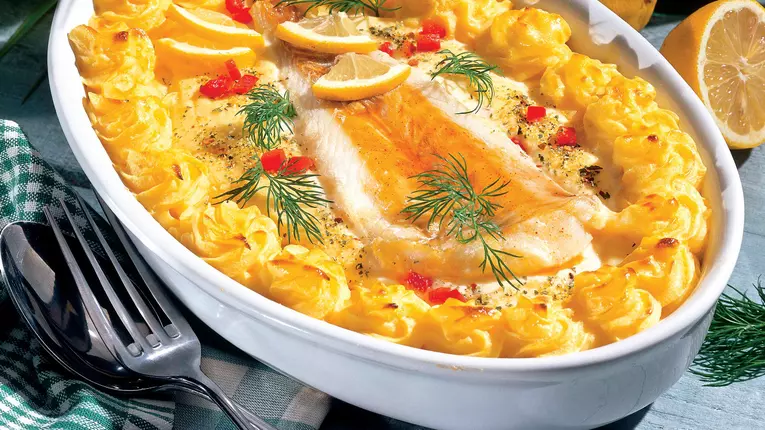 Peşte la cuptor cu piure de cartofi