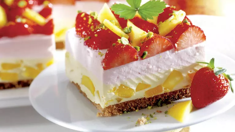 Prăjitură diplomat cu căpşuni