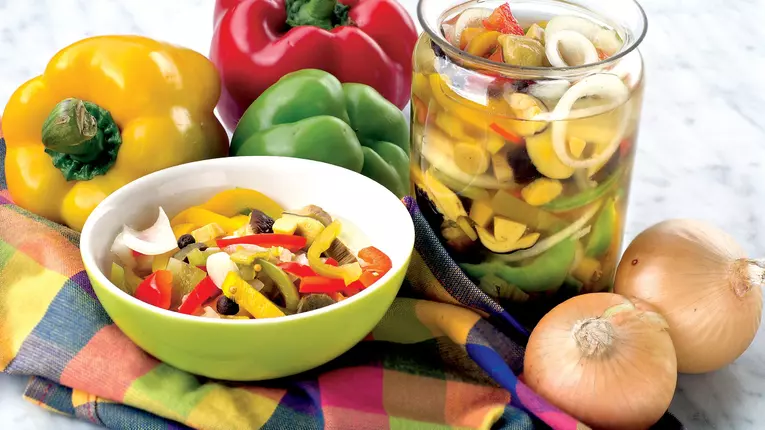 Salată cu ciuperci şi ardei