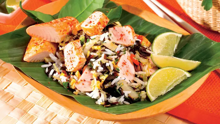 Salată de orez cu peşte şi măsline