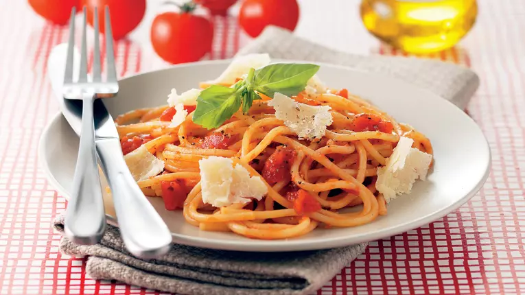 Spaghete cu sos de roşii