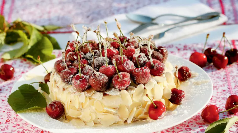 Tort fantezie cu cireşe