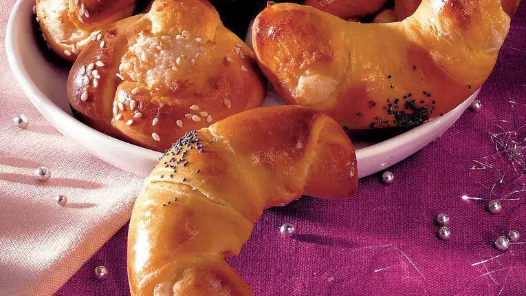 Cornuleţe pufoase cu nuci