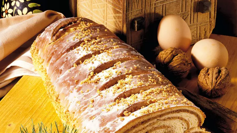 Cozonac cu cremă de nucă