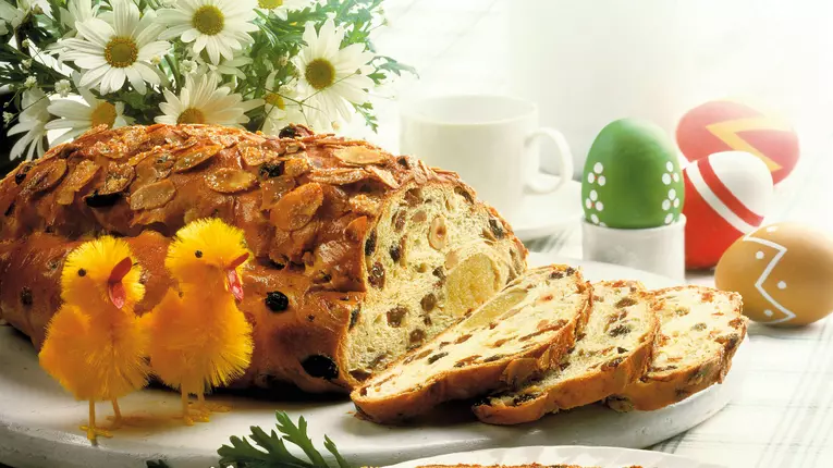 Cozonac cu fructe confiate